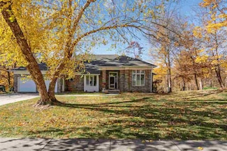 1919 Oak Knolls Ct SE, Cedar Rapids, IA 52403