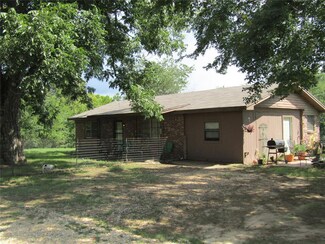 2254 E 2110 Rd, Hugo, OK 74743