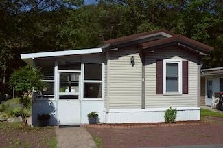 11 Indian Trail, Wind Gap, PA 18091