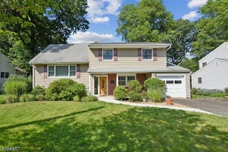 11 Delbarton Dr, Madison, NJ 07940