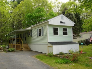 59 Patio Park Ln, Gorham, ME 04038