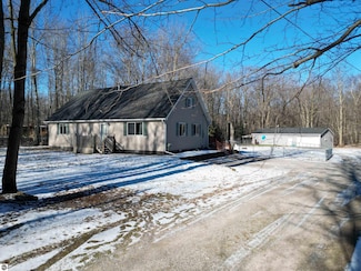 2877 E Yoder Dr, Midland, MI 48640