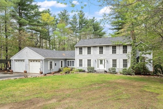 13 Aladdin Rd, Windham, NH 03087