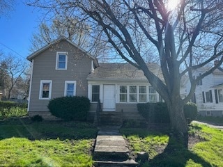 305 Elgin Ave, East Dundee, IL 60118