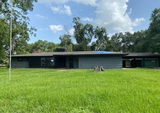 705 W Norris St, El Campo, TX 77437