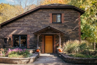 49 Rocky Rd, Red Hook, NY 12571