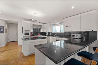 3920 Lakemead Way, Emerald Hills, CA 94062