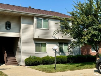 904 Kara Dr, Champaign, IL 61822