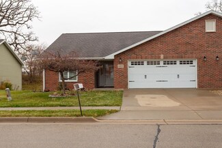 6372 Pawnee Ln, Dubuque, IA 52002