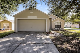 977 Vanderbilt Dr, Eustis, FL 32726