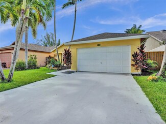 5016 Arbor Glen Cir, Lake Worth, FL 33463
