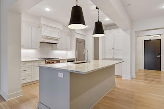222 Ferndale Rd S Unit 207, Wayzata, MN 55391