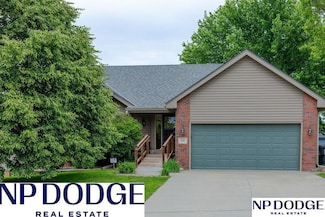 611 Diamond Ln, Papillion, NE 68133