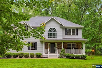 166 Horseneck Rd, Fairfield, NJ 07004
