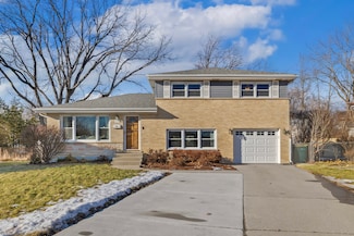 272 Scott St, Wheeling, IL 60090