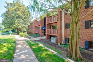 53 Skyhill Rd Unit 204, Alexandria, VA 22314