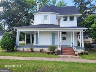 210 E 8th St, West Point, GA 31833