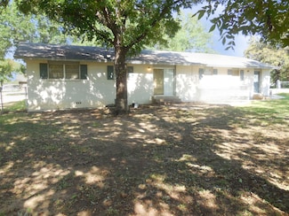 1249 N Holland St, de Leon, TX 76444