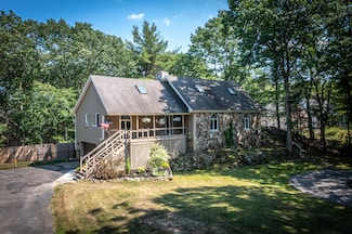61 Greenleaf Parsons Rd, Cape Neddick, ME 03902