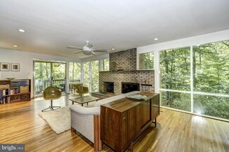 20 Crest Park Ct, Silver Spring, MD 20903