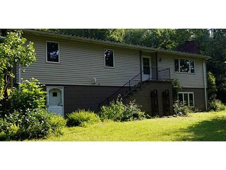206 Pigeon Hole Rd, Mount Morris, PA 15349