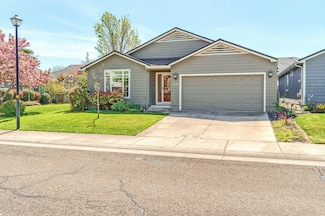 2580 Parkwood Village Ln, Central Point, OR 97502