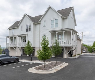 380 S Hill Ave, Fayetteville, AR 72701