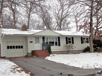 104 Torrington Dr, Warwick, RI 02889