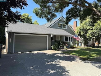 3055 Country Club Blvd, Stockton, CA 95204