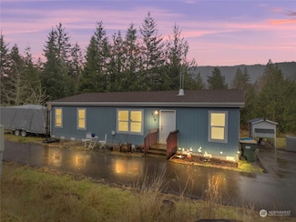 734 Davis Lake Rd, Morton, WA 98356