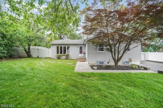 80 Erie St, Saddle Brook, NJ 07663