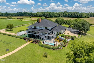 410 E Barefoot Rd, Newton Grove, NC 28366