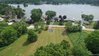7447 Driftwood Dr S, Deerfield Township, MI 48430