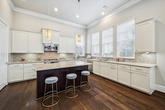 8680 Emnora Ln, Houston, TX 77080
