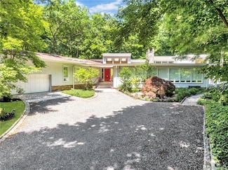 5 Deerfield Ln, Mamaroneck, NY 10543