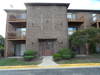 2240 Abbeywood Dr Unit E, Lisle, IL 60532