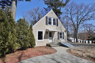 31 Pinehurst Ave, Saugus, MA 01906
