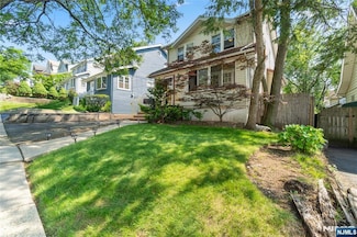 42 Oakwood Ave, Bogota, NJ 07603