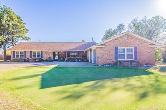 715 W California St, Floydada, TX 79235