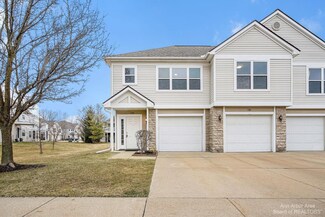 722 Fieldstone Cir E Unit 31, Chelsea, MI 48118