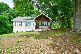 316 Blacksnake Rd, Pickens, SC 29671