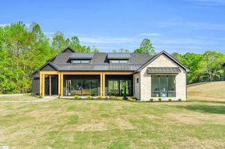 541 E Airport Rd, Greer, SC 29651