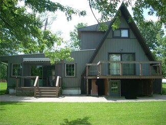 9040 Fewtown Rd, Deerfield, OH 44411