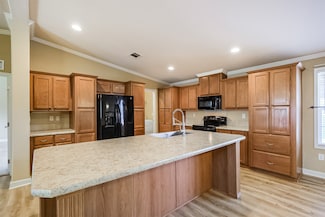513 S Holmes St, La Porte, TX 77571