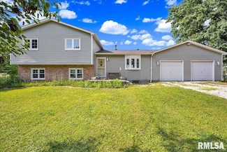 402 E Smyth St, Secor, IL 61771