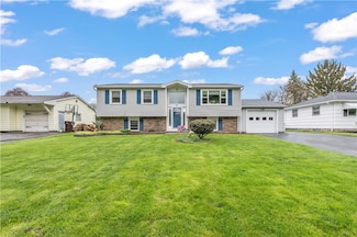 32 Barbie Dr, Rochester, NY 14626