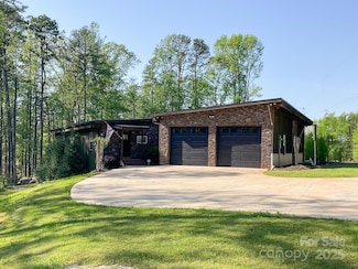 676 N Port Bass Dr, Fair Play, SC 29643