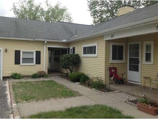 52 Applewood Dr, Chicopee, MA 01022