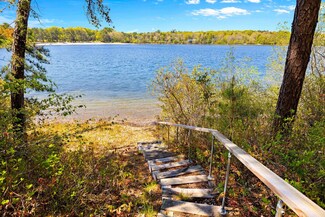 25 Green Acres Ln, Forestdale, MA 02644