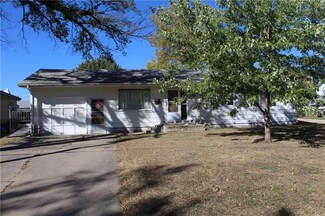 107 S Green St, Yates Center, KS 66783